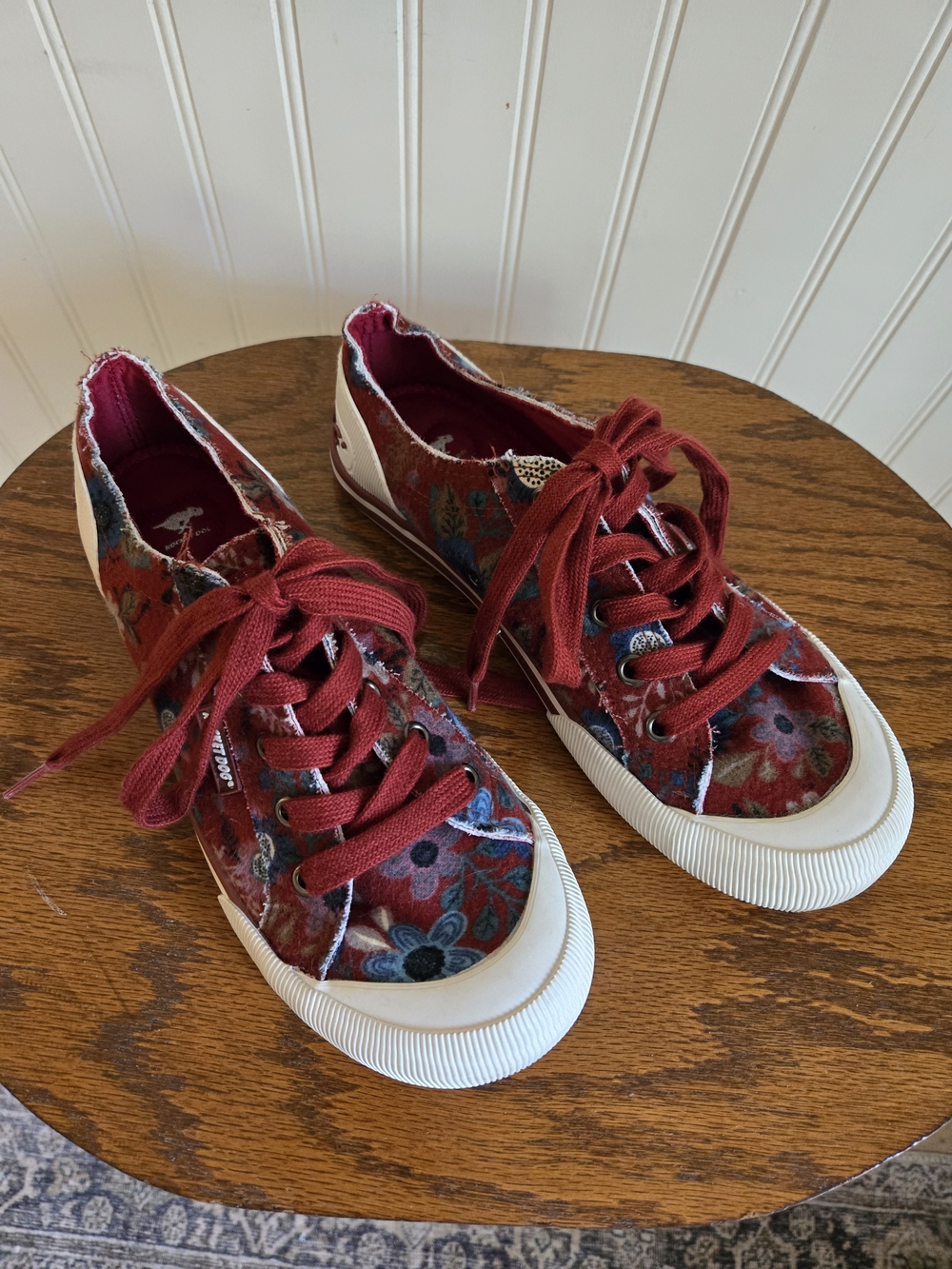 Rocket Dog Women's Floral Low-Top Canvas Sneakers in Deep Red - Picture 2 of 9
